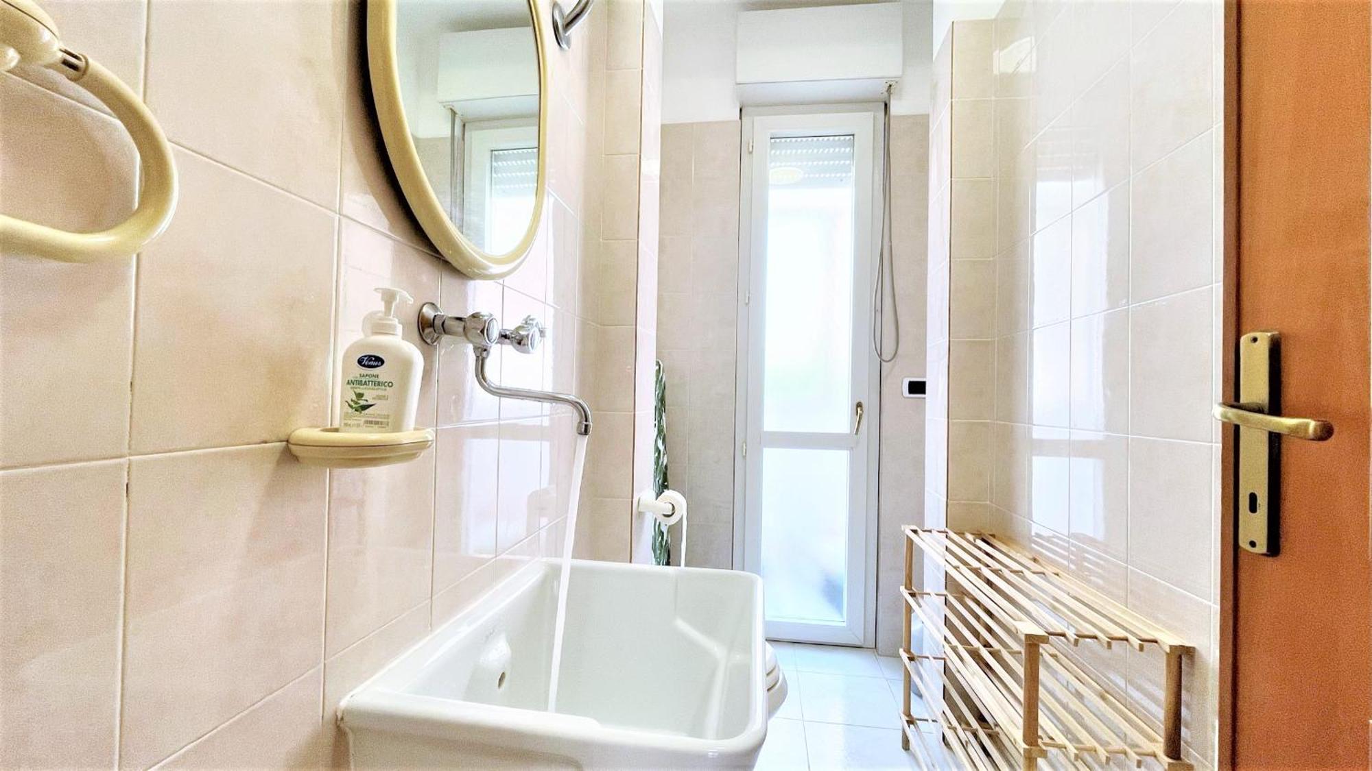 Bougainvillea Home - Ospedale Policlinico Monserrato Ngoại thất bức ảnh